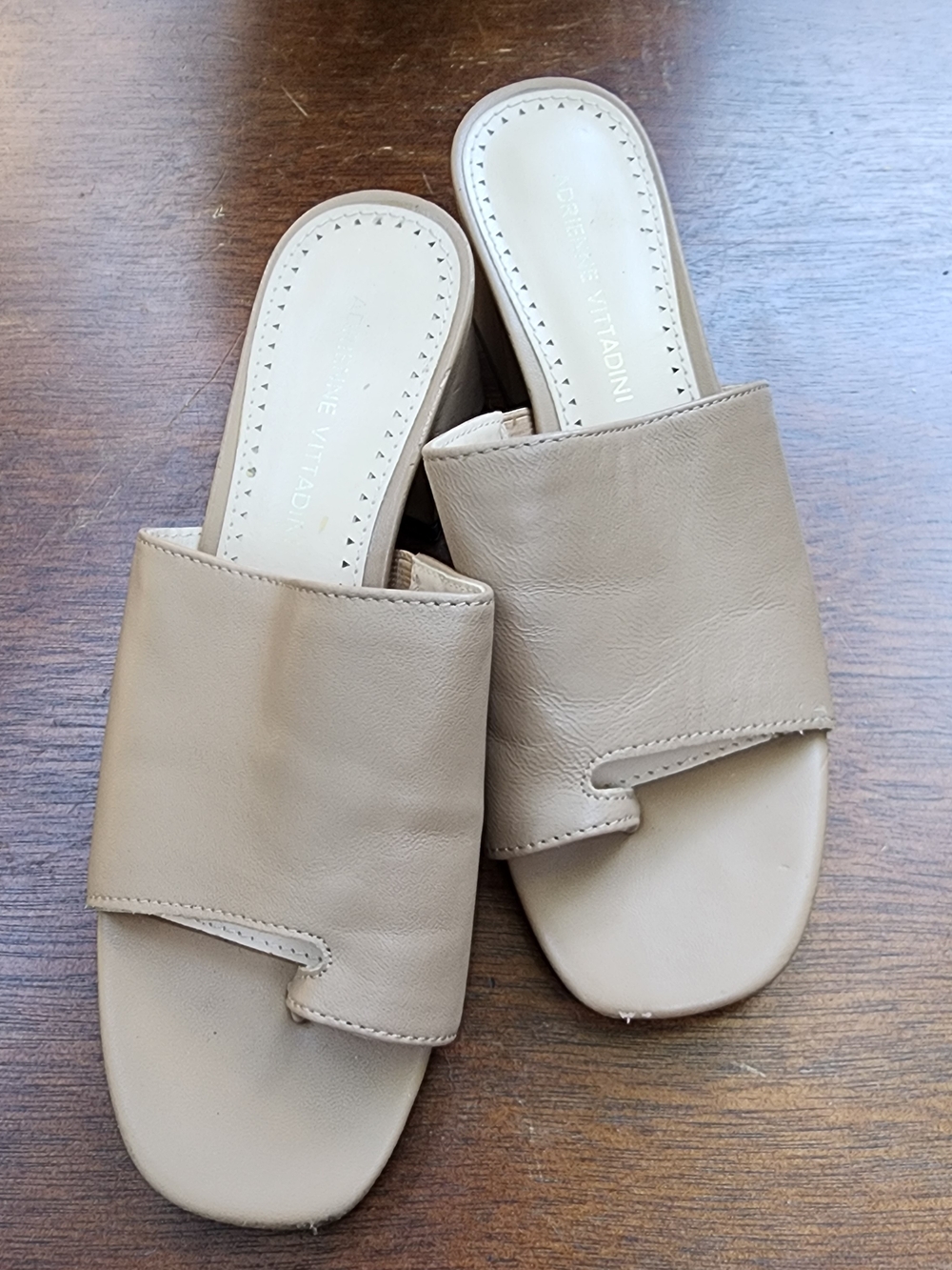 ADRIENNE VITTADINI Albi Taupe Beige Leather Asymmetric Block Heel Slides 6.5
